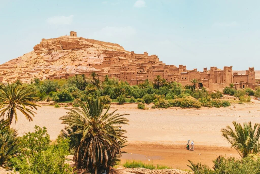 برنامج سياحي لمدة 7 أيام في المغرب انطلاقًا من مراكش 1 قصر آيت بن حدو بين أشجار النخيل