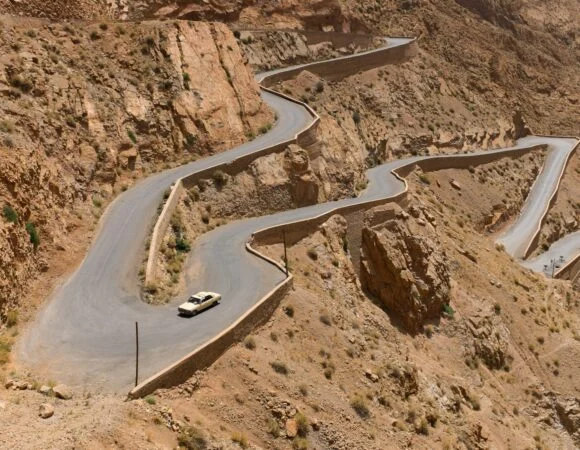 Private Driver vs Group Tour in Morocco: Pros and Cons
