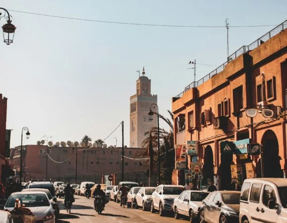دليل سياحي شامل لمدينة مراكش القديمة والأسواق